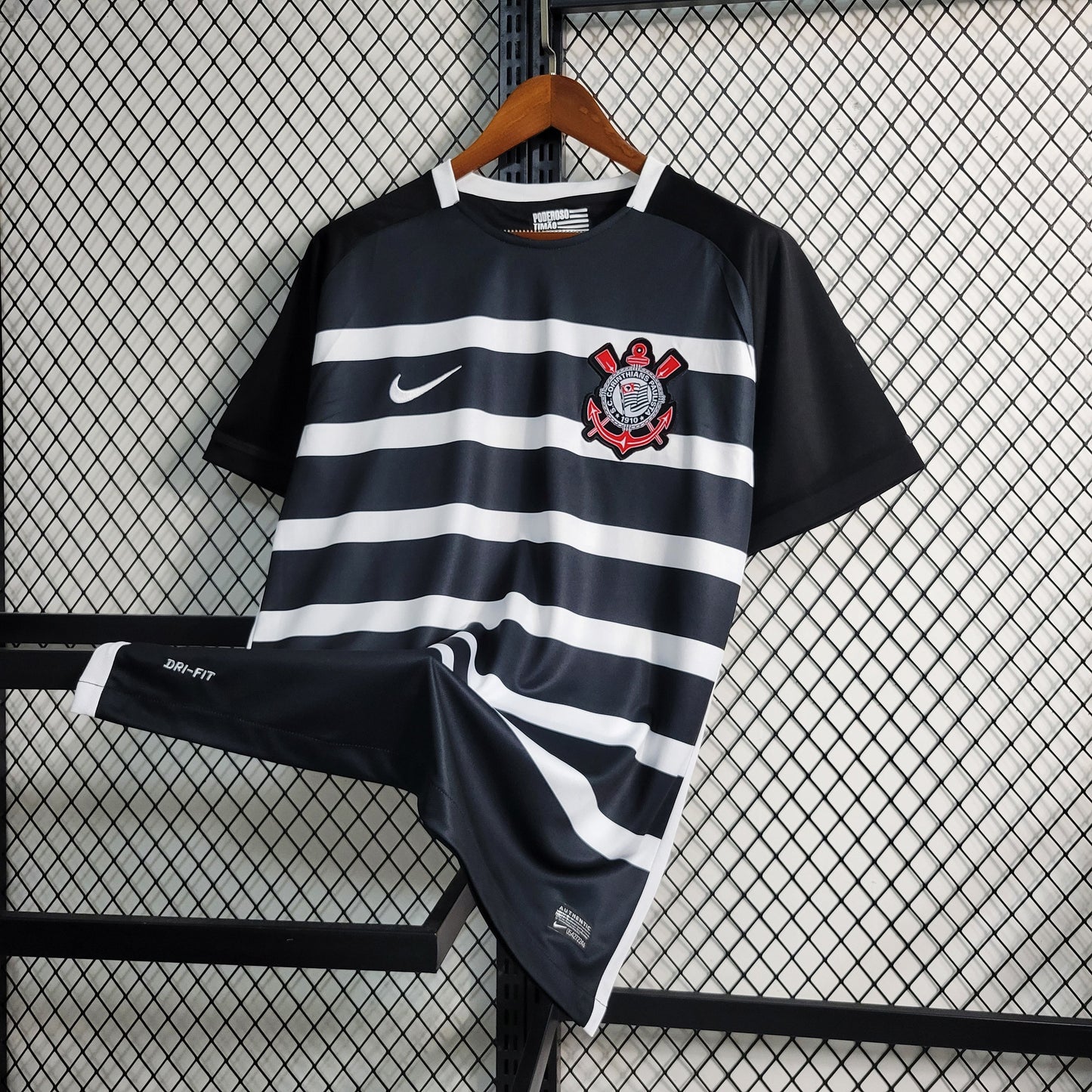 Camisa Corinthians Fora 14/15 - Retrô Preta e Branca