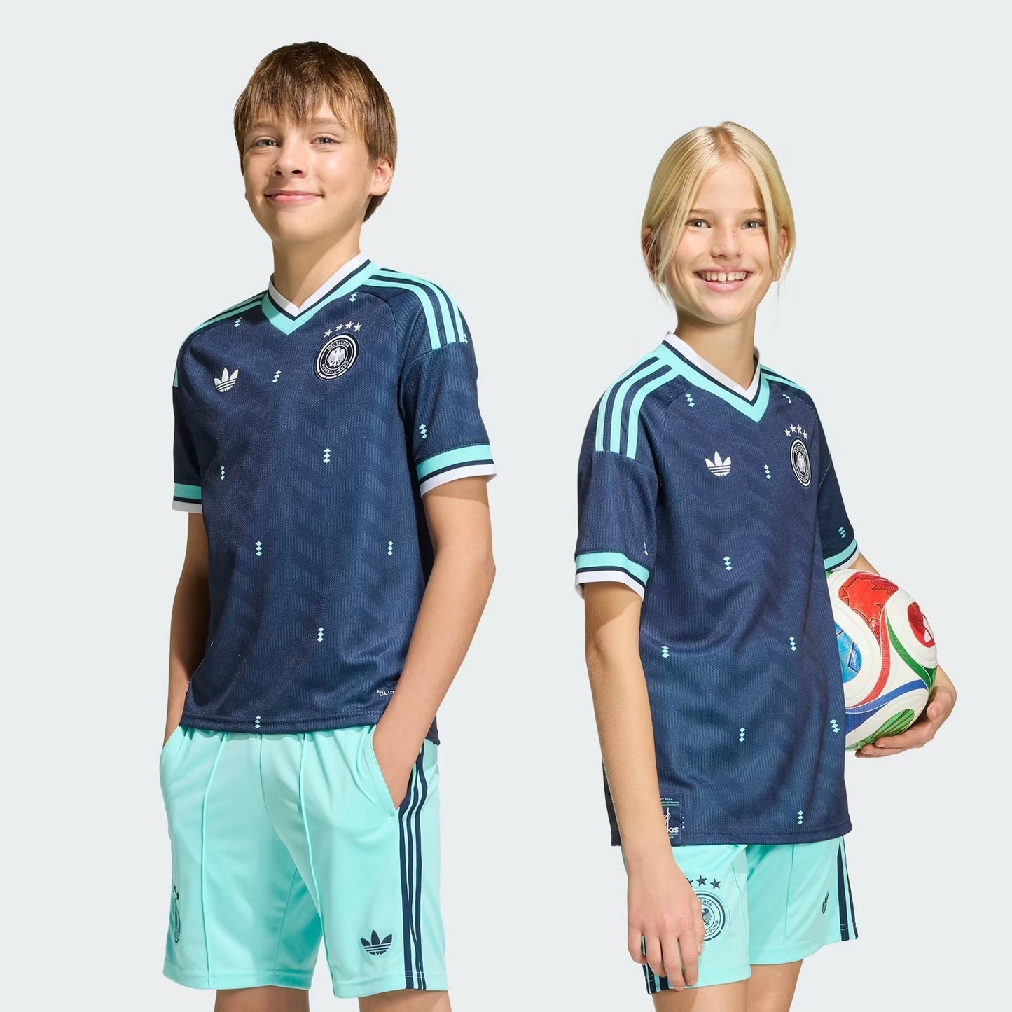 Conjunto Adidas Infantil Alemanha 2026/27 II Kit